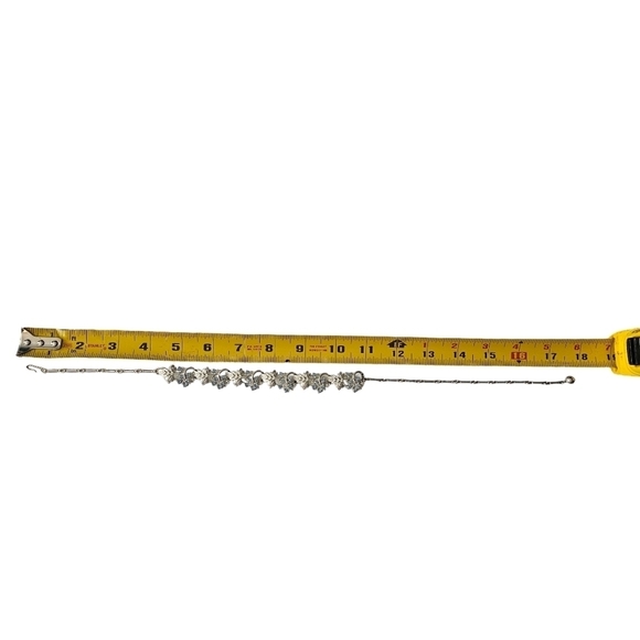 Beautiful vintage necklace featuring a leaf and flower theme. - Picture 5 of 6